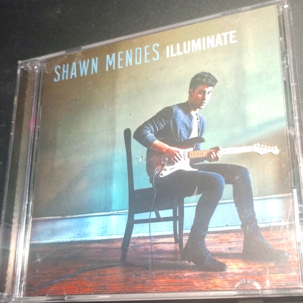 Shawn Mendes illuminate CD